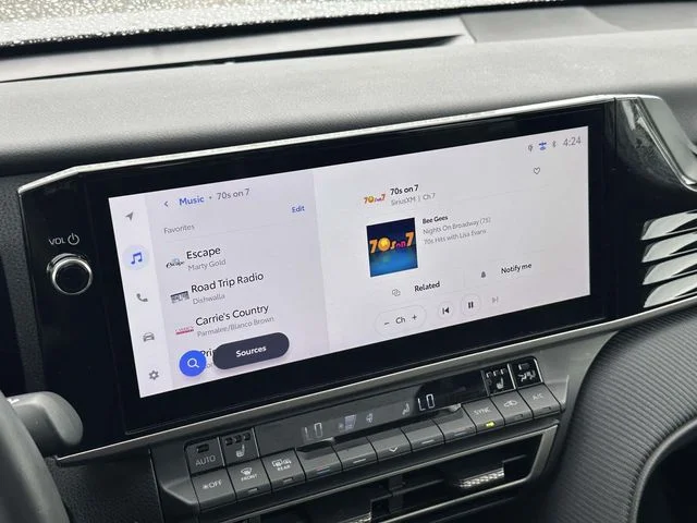 Used 2025  Toyota SE image 3