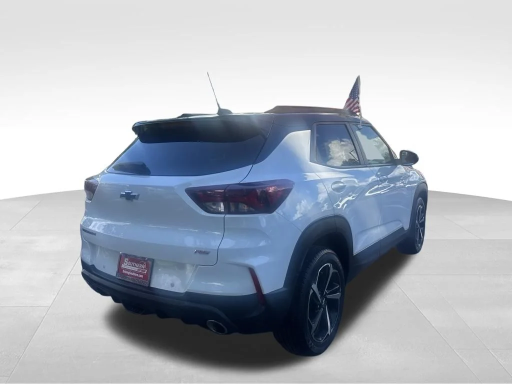 Used 2021 White Chevrolet RS image 9