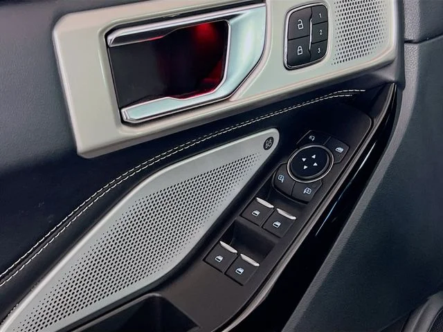 2022 Ford Explorer ST - Photo 18