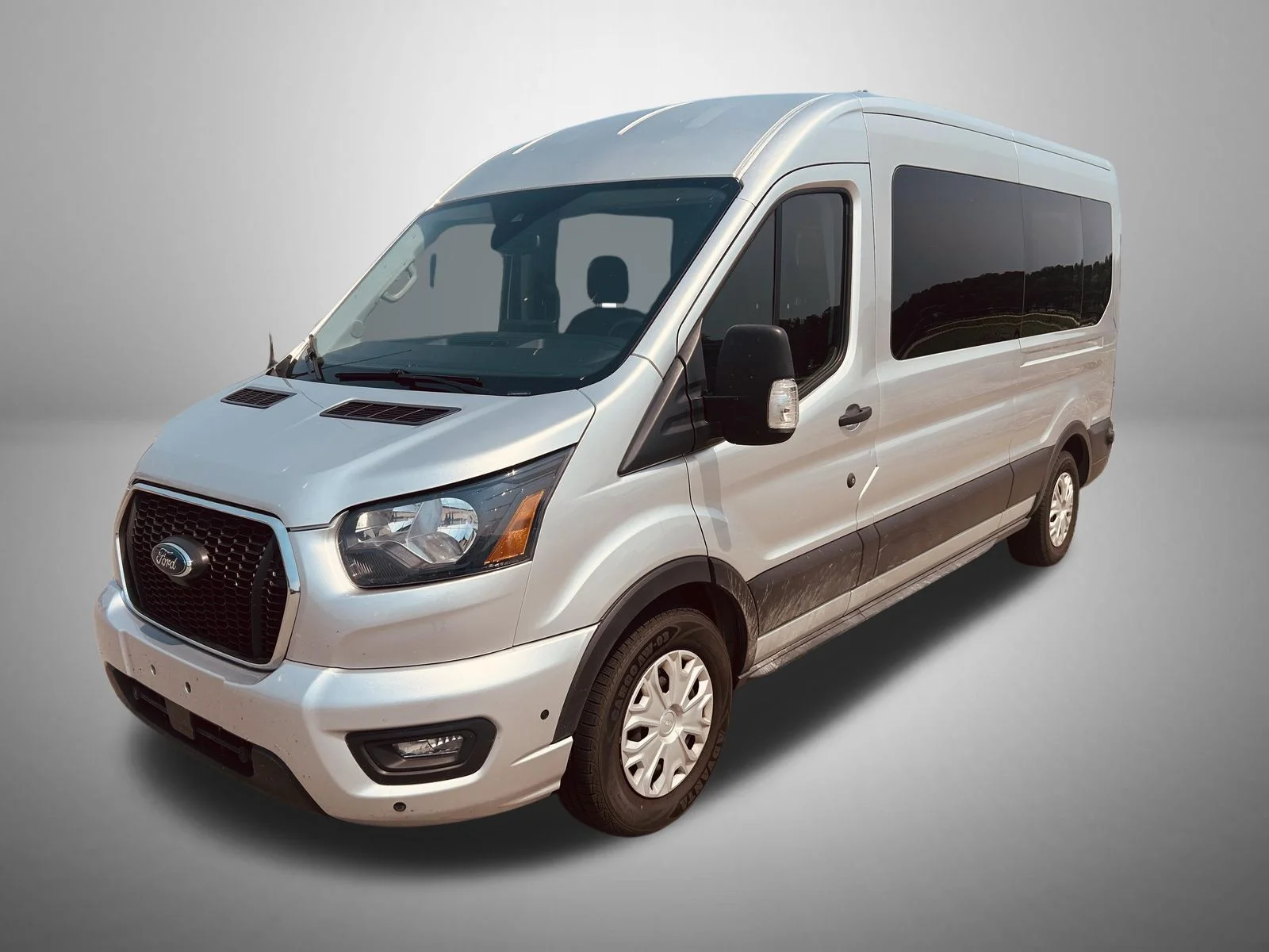 Used 2024 Silver Ford XLT image 1