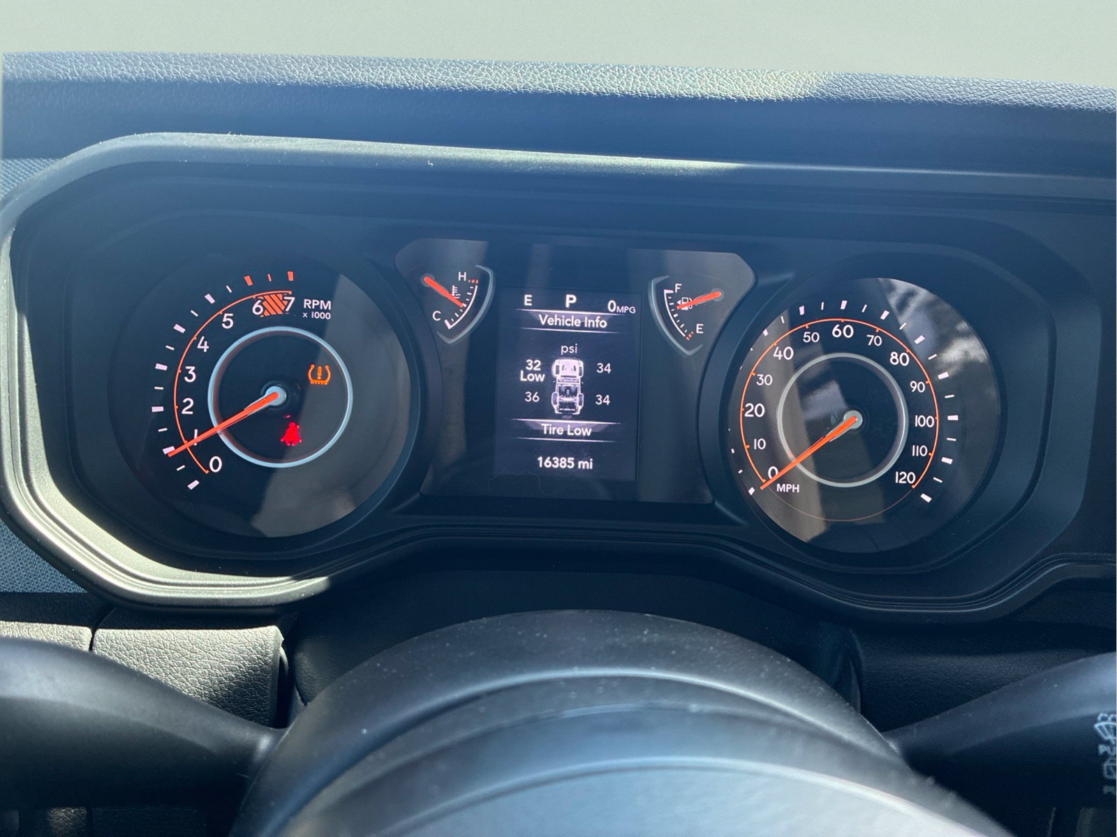 Used 2025 Green Jeep Sport S image 22