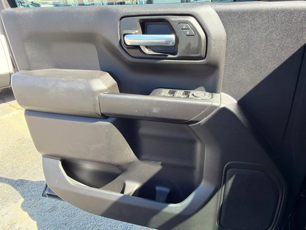 Used 2022 BLACK Chevrolet Custom image 12