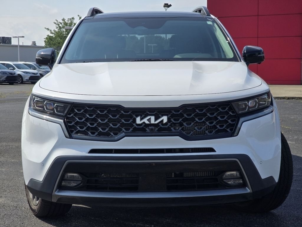 Used 2023 White Kia X-Line SX Prestige image 13