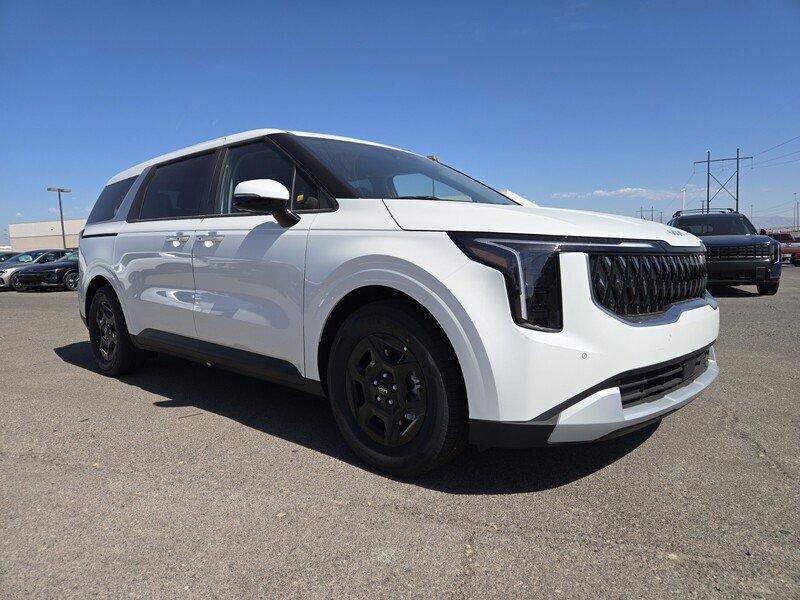 New 2026 Snow White Pearl Kia LXS image 2