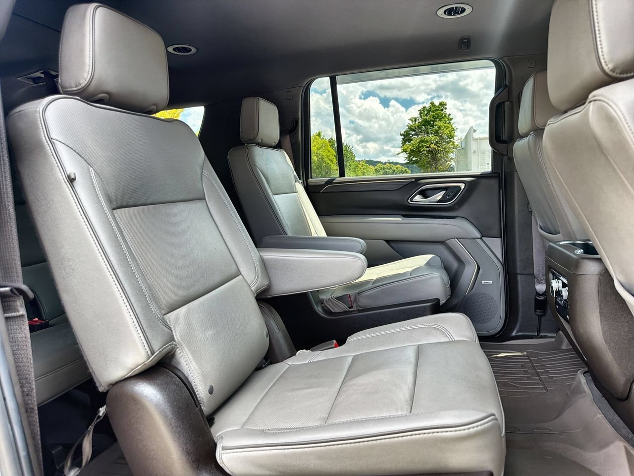 Used 2024 Sterling Metallic GMC SLT image 22
