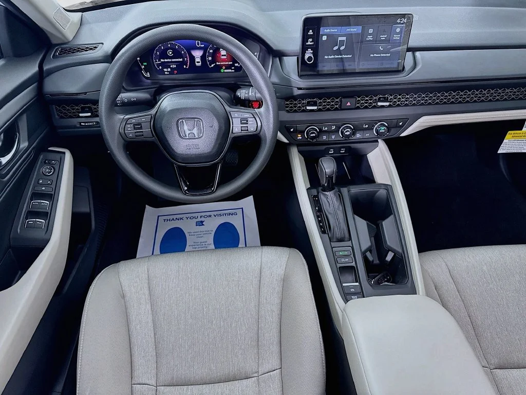 New 2026 Platinum White Pearl Honda SE image 32