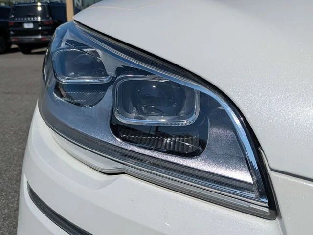 Used 2023 Pristine White Lincoln Reserve image 10
