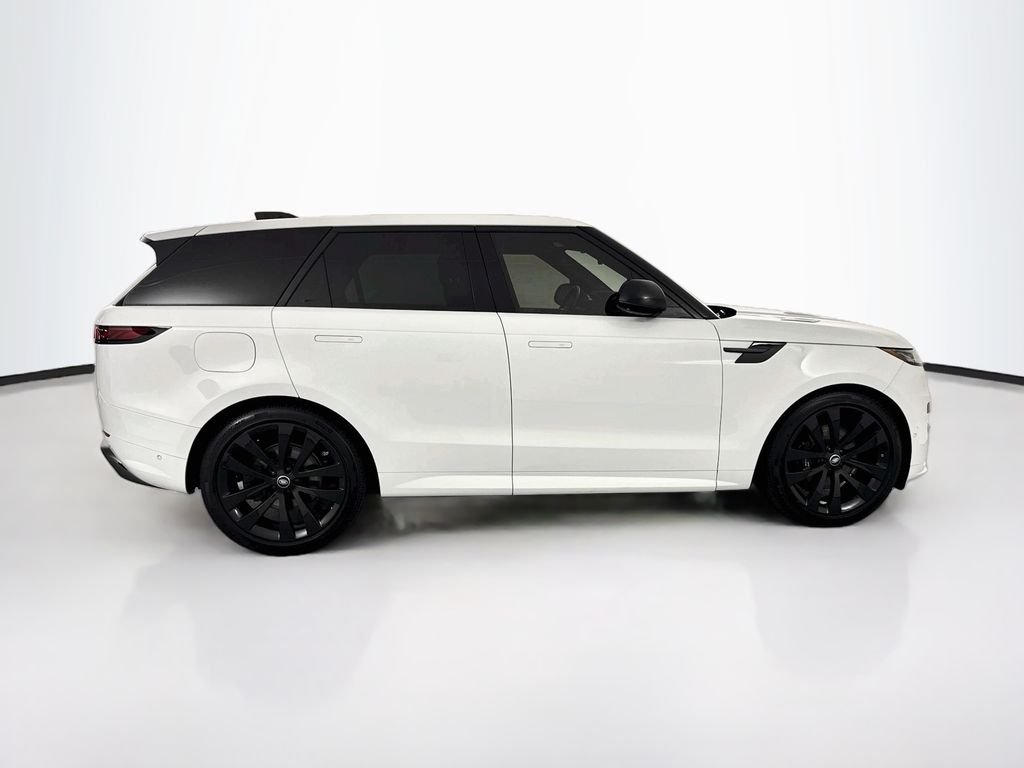 Used 2025 White Land Rover Dynamic SE image 4