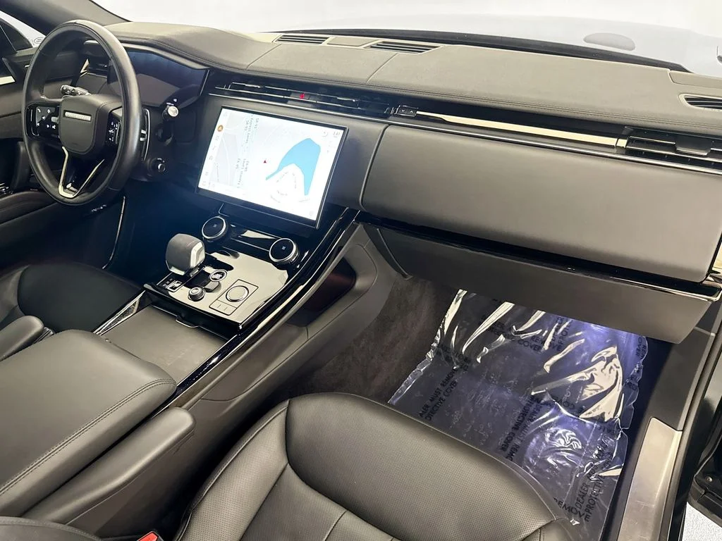 Used 2023 Black Land Rover SE Dynamic image 30