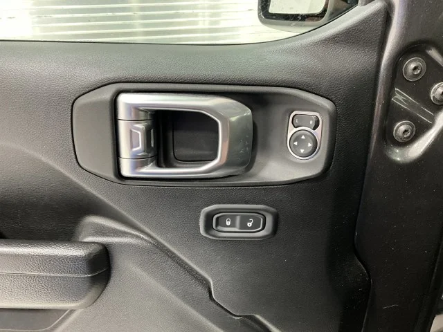 Used 2022  Jeep Willys image 12