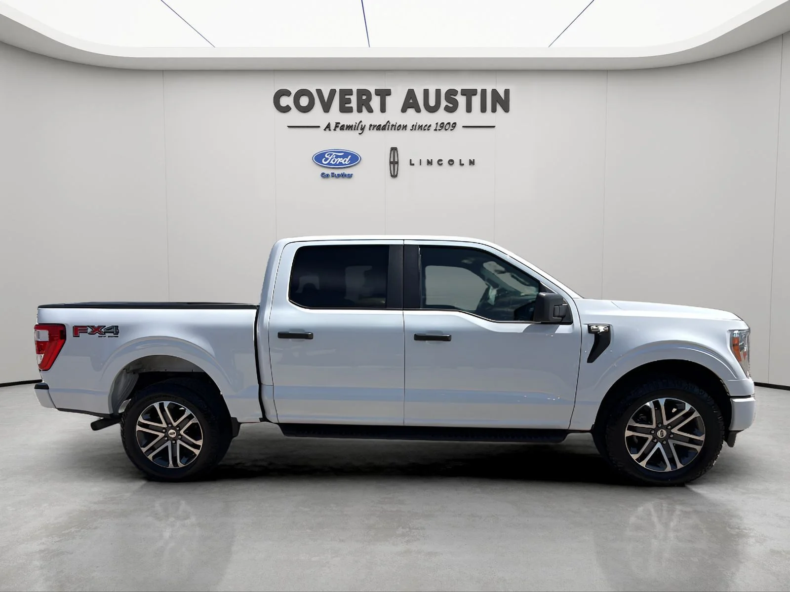 Used 2022 White Ford XL image 7