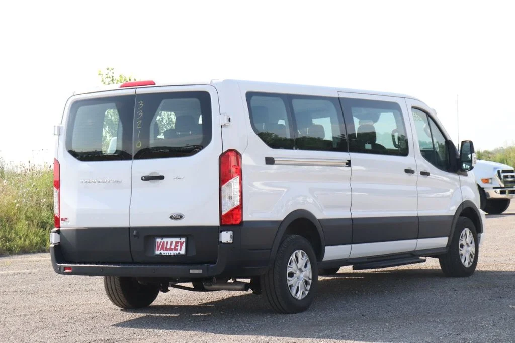 Used 2023 Oxford White Ford XLT image 9