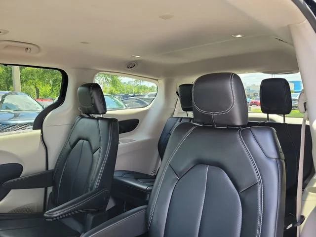 2023 Chrysler Pacifica Touring L - Photo 17