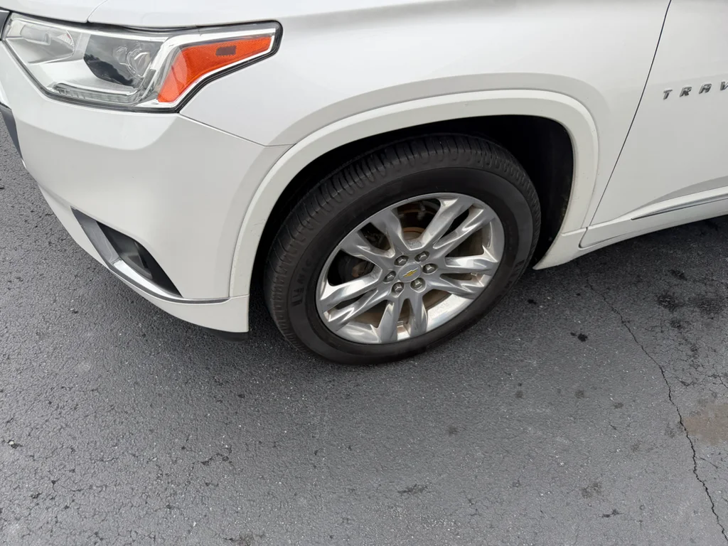 Used 2019 IRIDESCENT PEARL TRICOAT Chevrolet High Country image 2