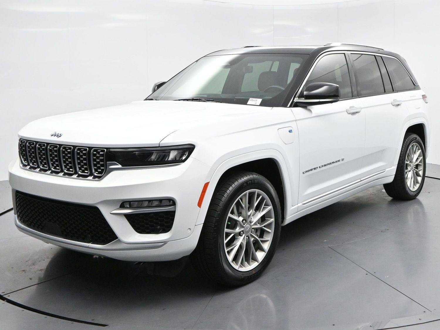 Used 2022 Bright White Clearcoat Jeep Summit image 3