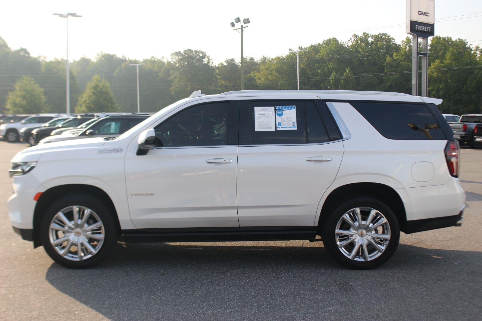 Used 2021 IRIDESCENT PEARL TRICOAT Chevrolet High Country image 4