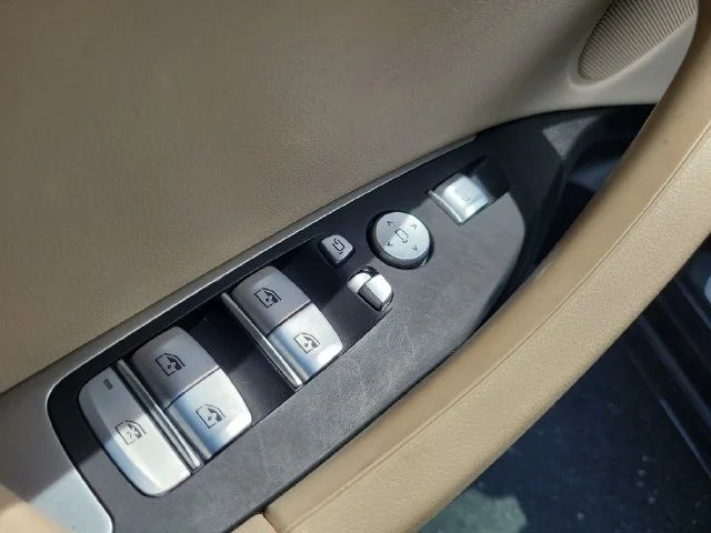 Used 2022 Black BMW xDrive30i image 18