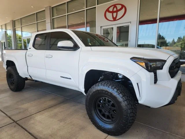 New 2026 Ice Cap Toyota SR5 image 4