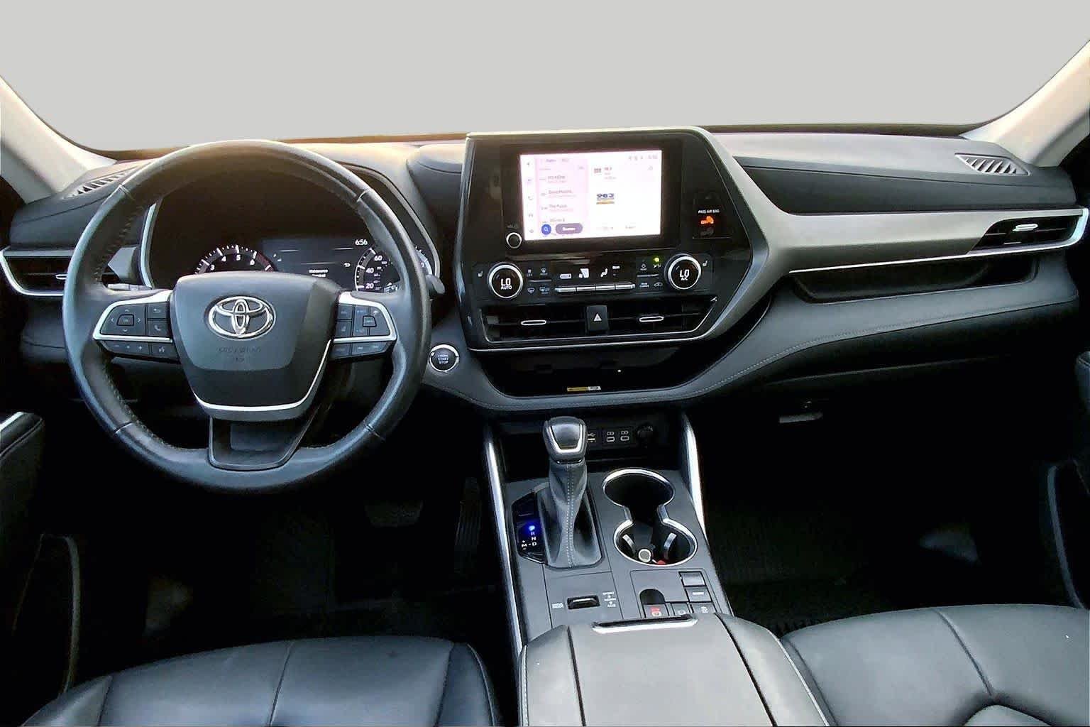Used 2023 Wind Chill Pearl Toyota XLE image 15