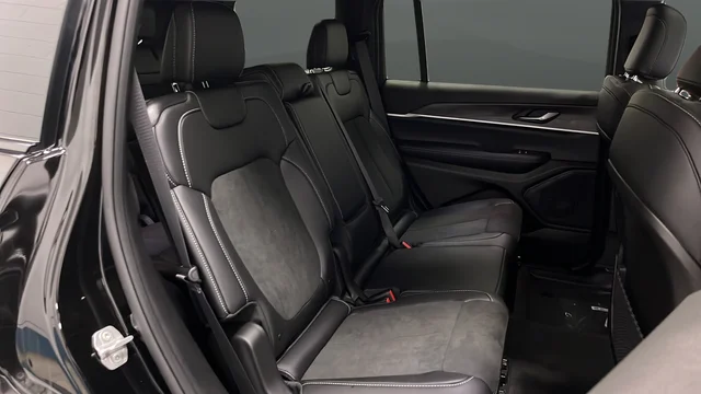 New 2026 Diamond Black Crystal Pearl-Coat Exterior Paint Jeep Laredo image 25