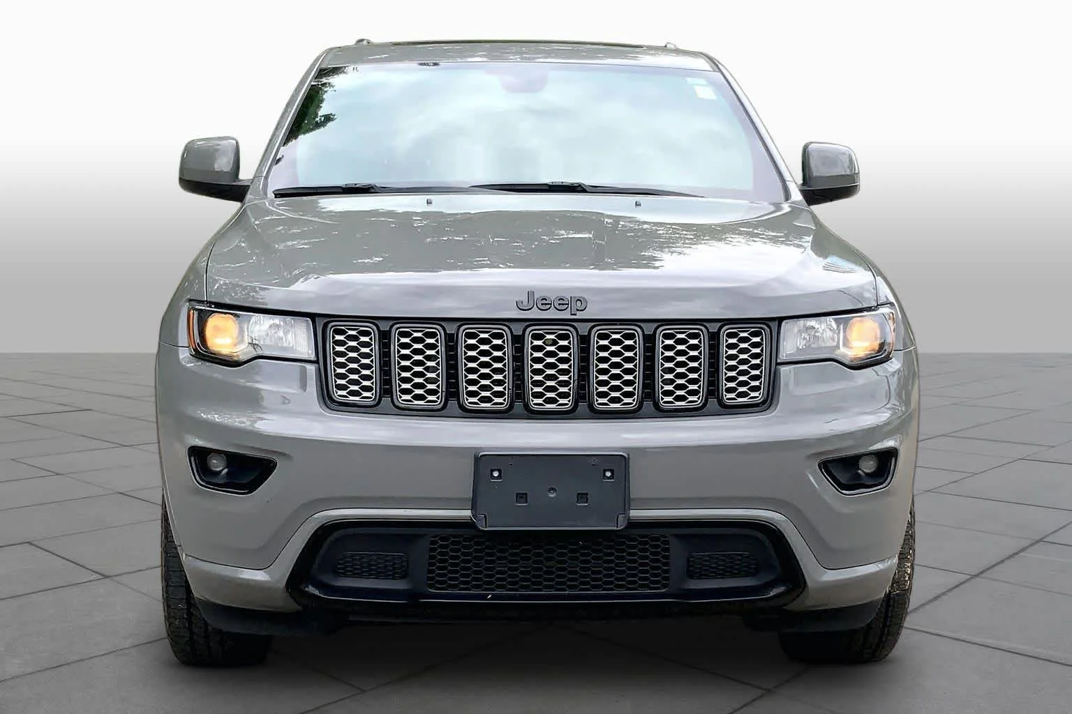 Used 2019 Sting-Gray Clearcoat Jeep Altitude image 4