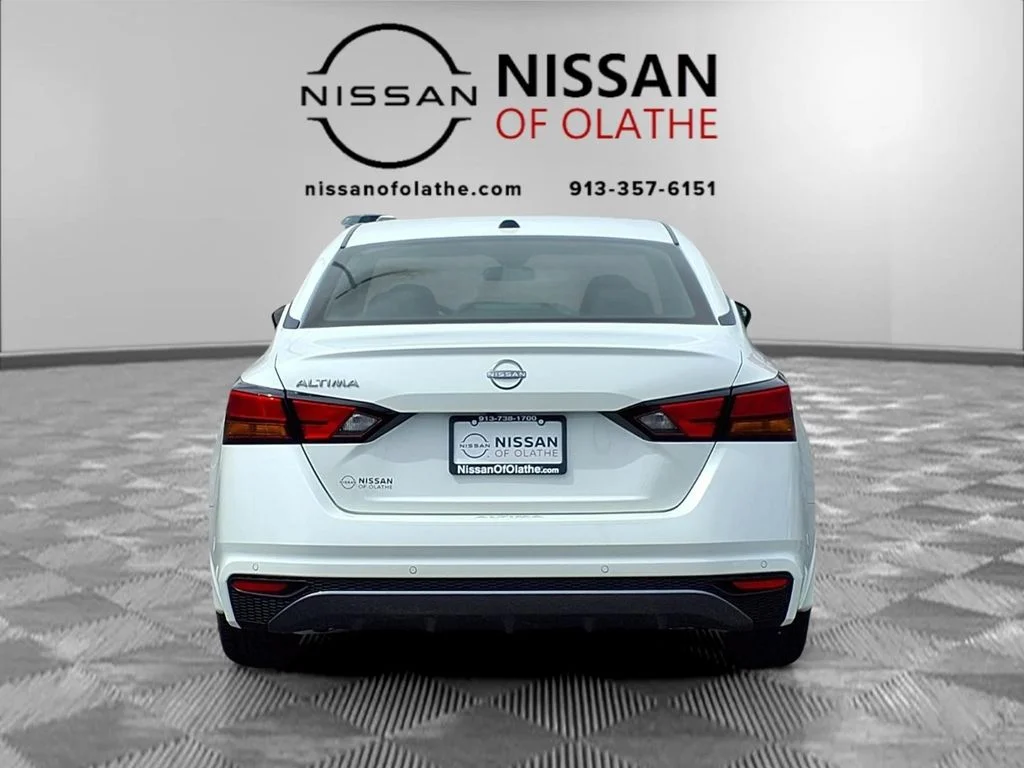 New 2026 White Nissan 2.5 SV image 26