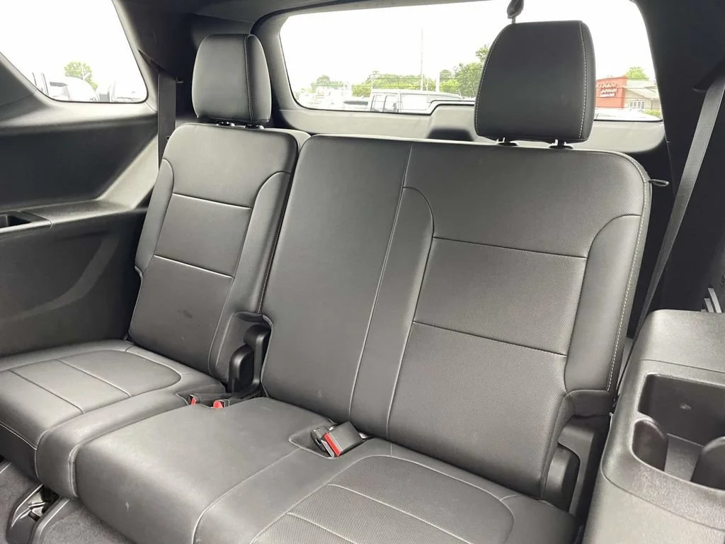 Used 2023 RADIANT RED TINTCOAT Chevrolet Premier image 23