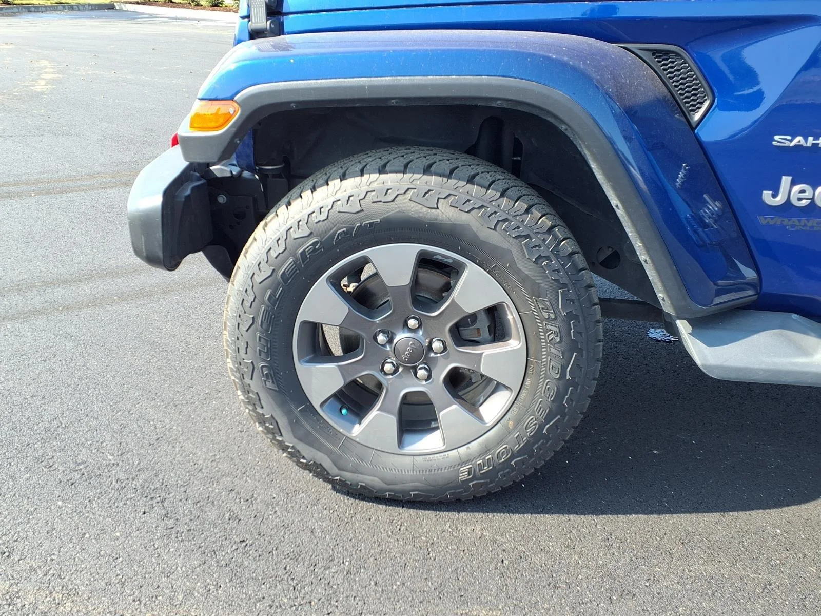 Used 2018 Ocean Blue Metallic Clearcoat Jeep Sahara image 21