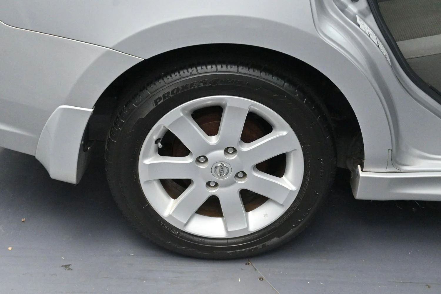 Used 2010 Brilliant Silver Metallic Nissan 2.0 SR image 27