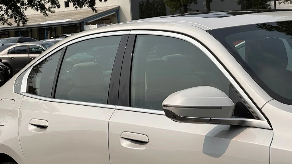 Used 2024 Mineral White Metallic BMW 530i xDrive image 3