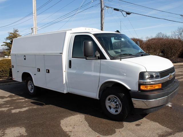New 2025 Summit White Chevrolet 1WT image 4