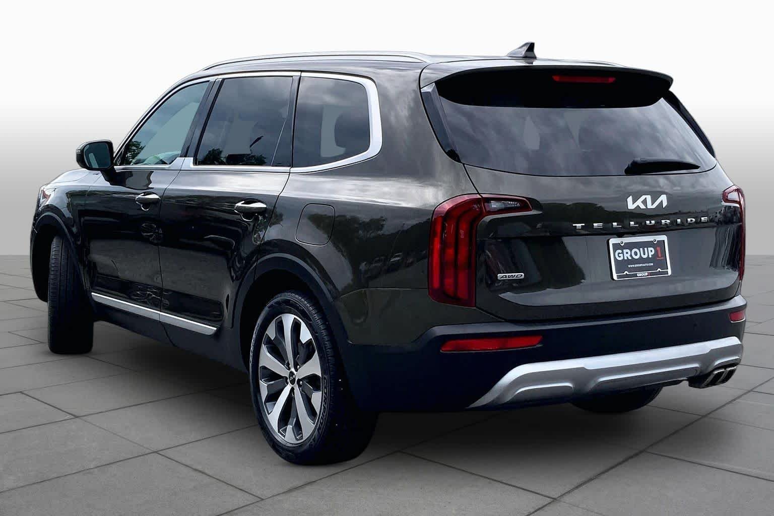 Used 2022 Dark Moss Kia S image 12
