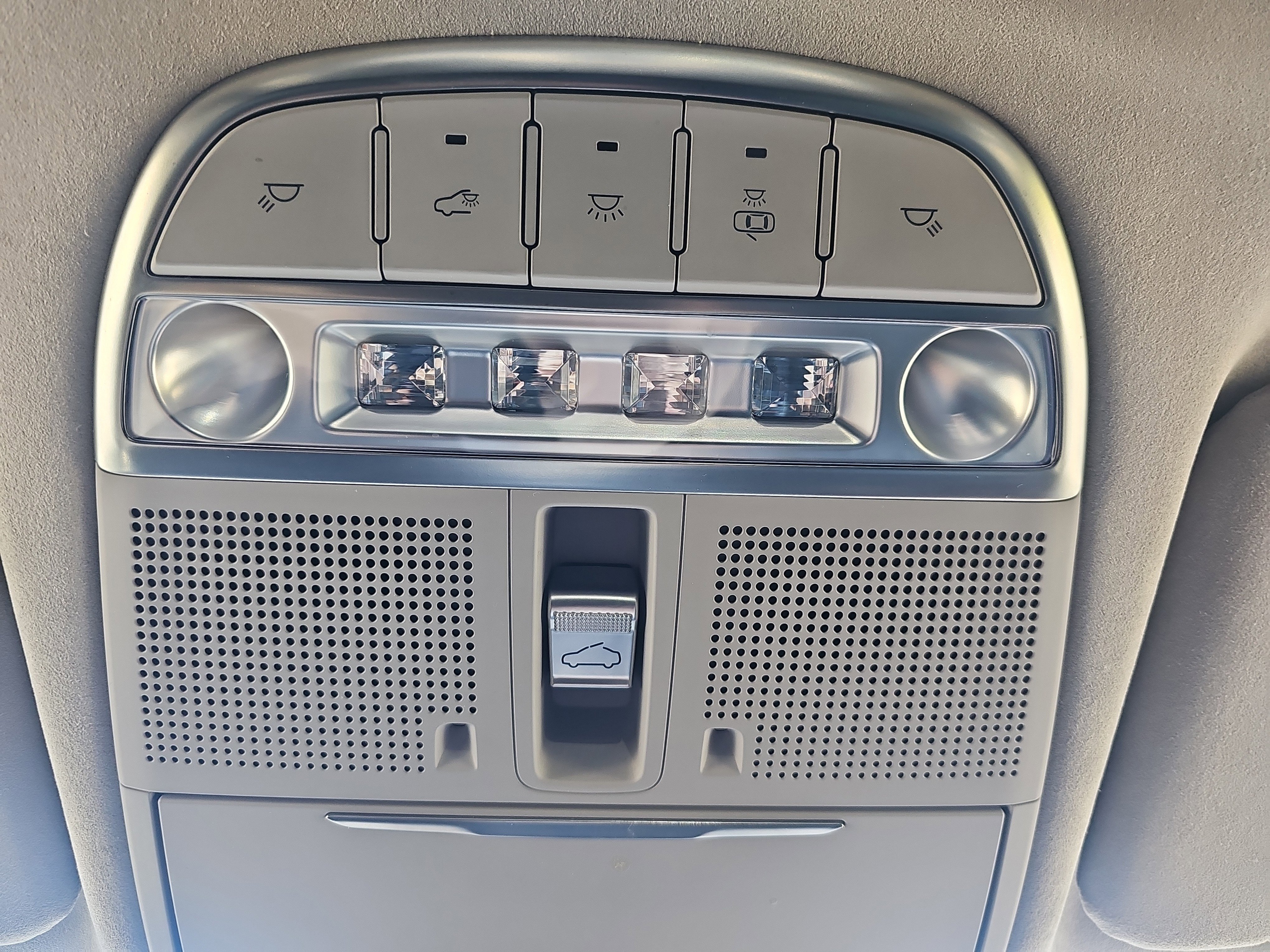 Used 2018 Gray Genesis 5.0L Ultimate image 29
