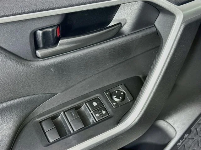 Certified Used 2020 SILVER SKY METALLIC Toyota  image 17