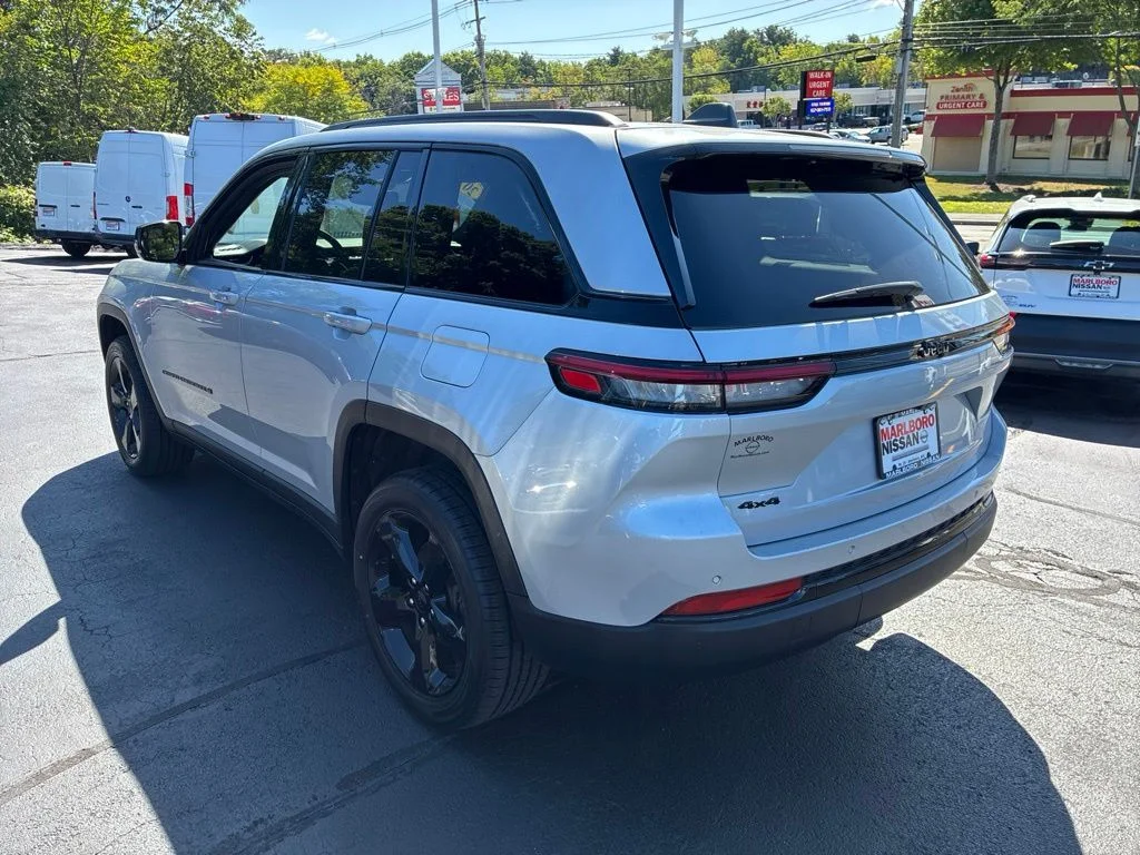 Used 2024 Silver Jeep Altitude X image 5