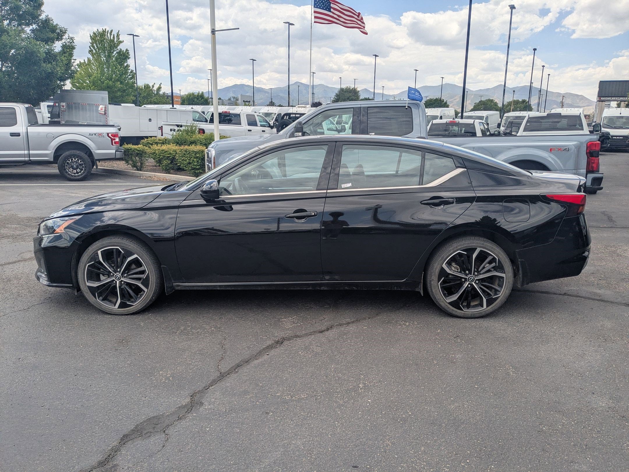 Used 2024 Super Black Nissan 2.5 SR image 7