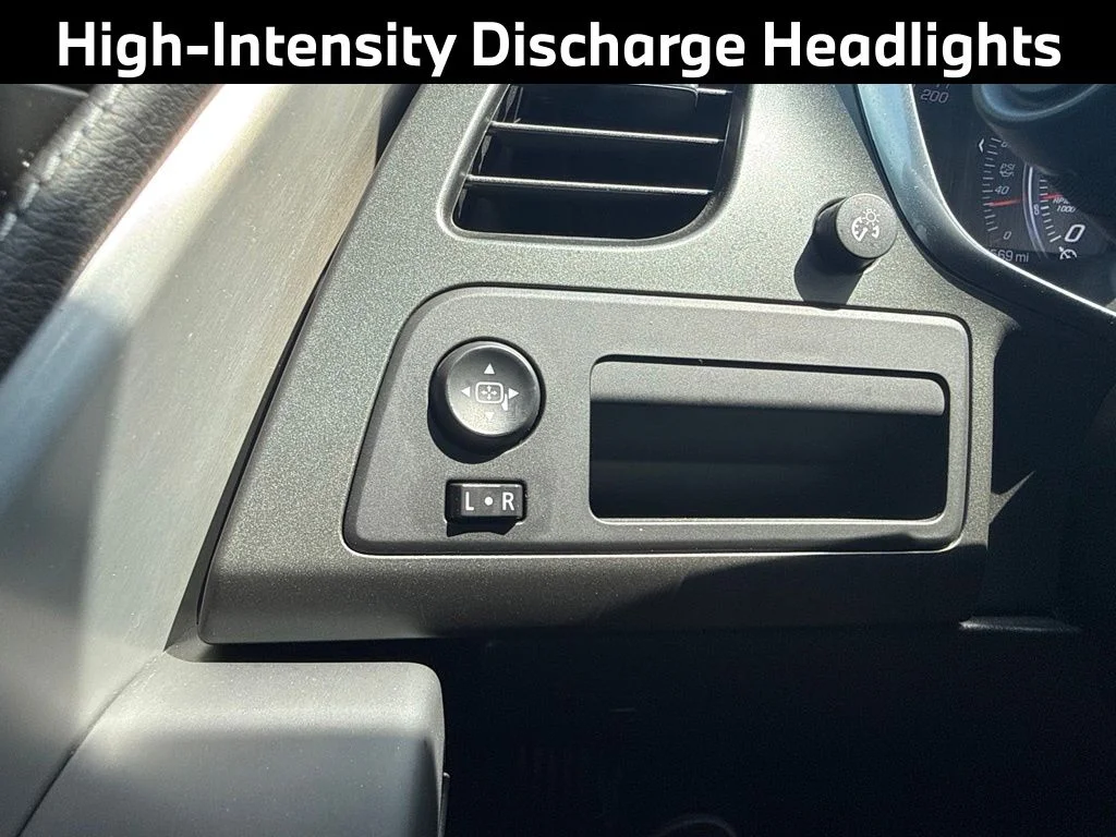 Used 2019 White Chevrolet Stingray image 11