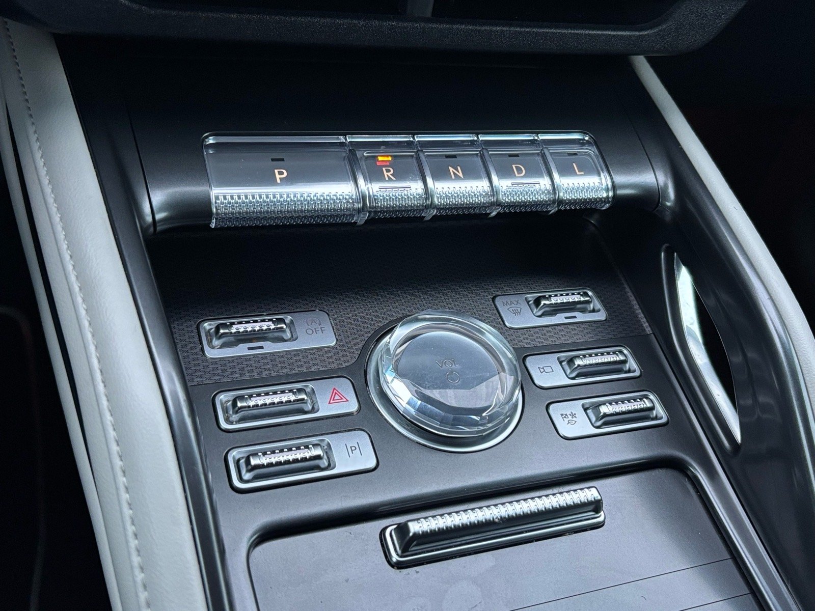 Used 2025 Silver Lincoln PREMIERE image 17
