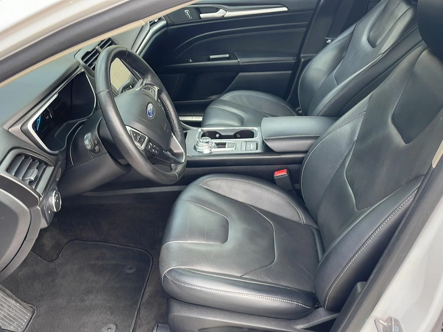 Certified Used 2019 White Platinum Metallic Tri-Coat Ford Titanium image 3