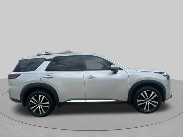 Used 2025 Silver Nissan Platinum image 2