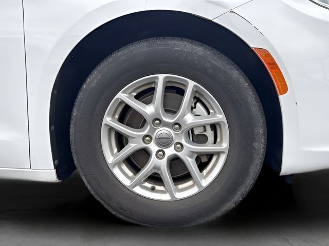 Used 2023 White Chrysler Touring L image 24