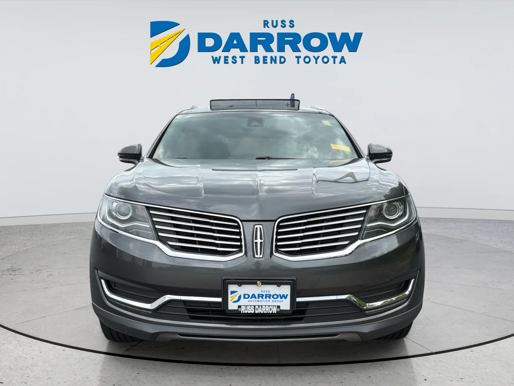 Used 2017 Gray Lincoln Reserve image 7