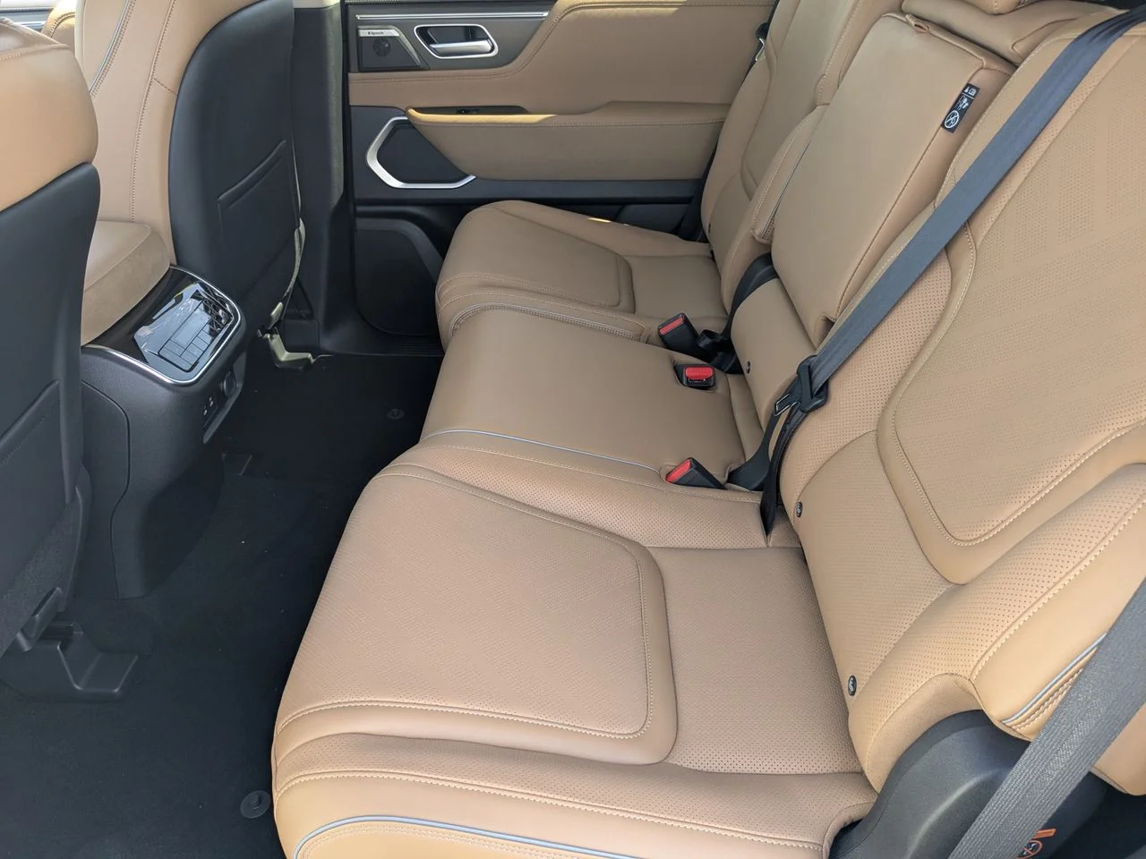 New 2026 RADIANT WHITE INFINITI Luxe 2WD image 28