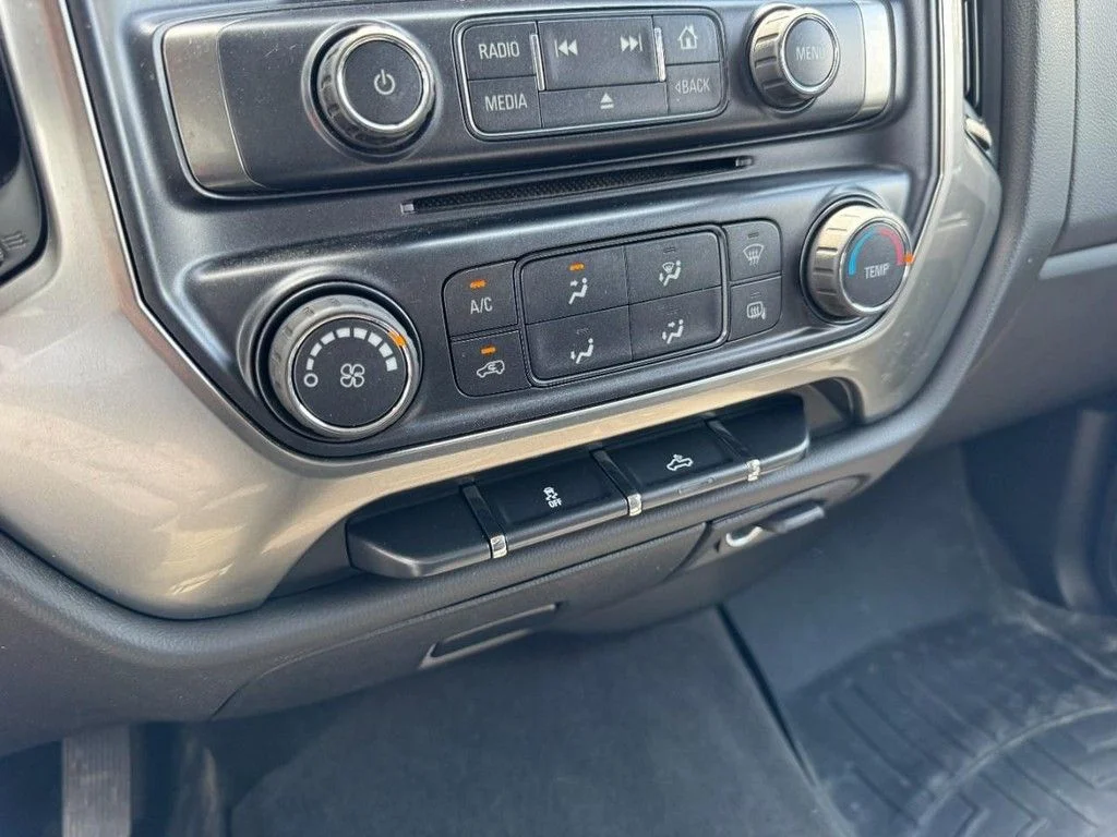 Used 2019 Gray Chevrolet LT image 19