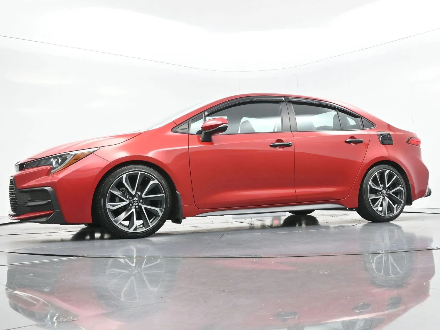 Used 2020 Barcelona Red Metallic Toyota SE image 43