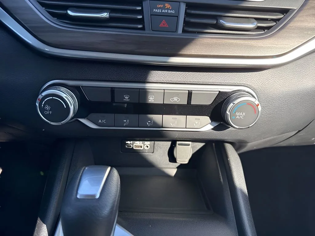 Used 2025 White Nissan SV image 19