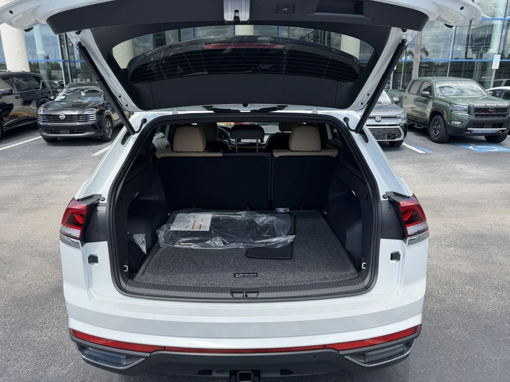 New 2026 White/off-white Volkswagen SE w/Technology image 12