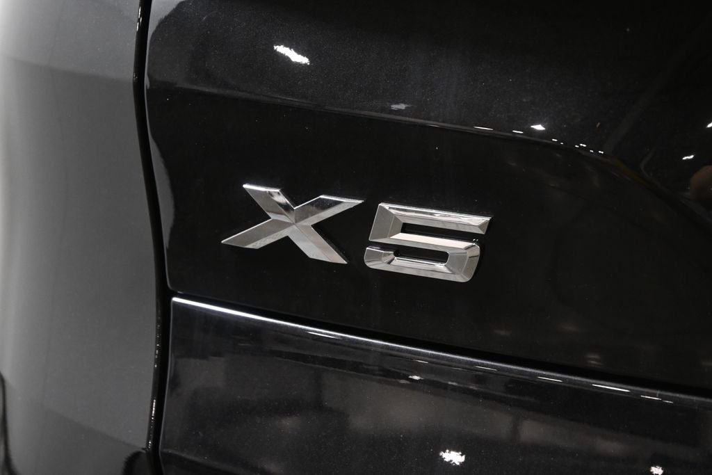 New 2026 Black Sapphire Metallic BMW xDrive40i image 40