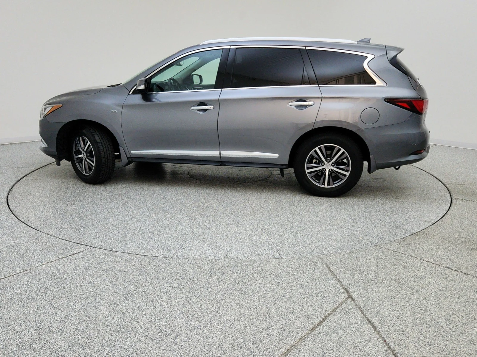 Used 2017 Graphite Shadow INFINITI  image 11