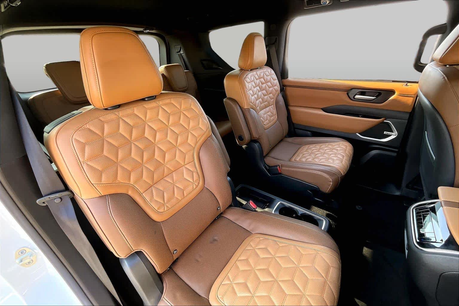 Used 2025 Everest White Pearl Tricoat Nissan Platinum Reserve image 18